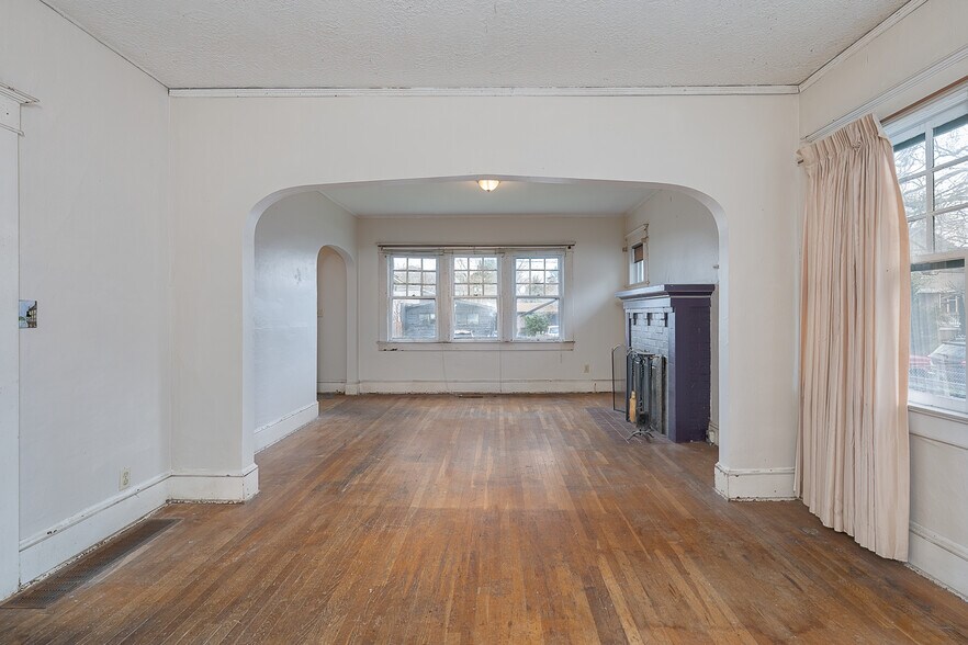 More Photos Of 5417 NE 15th Ave, Portland Specialty For Sale