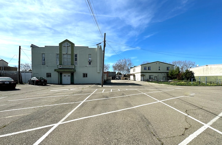 More Photos Of 9629 Holly St, Oakland Religious Facility For Sale