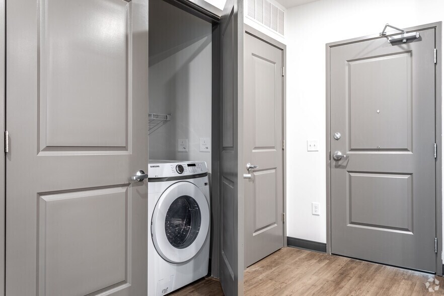 More Photos Of 366 E Broad St, Columbus Apartments For Lease