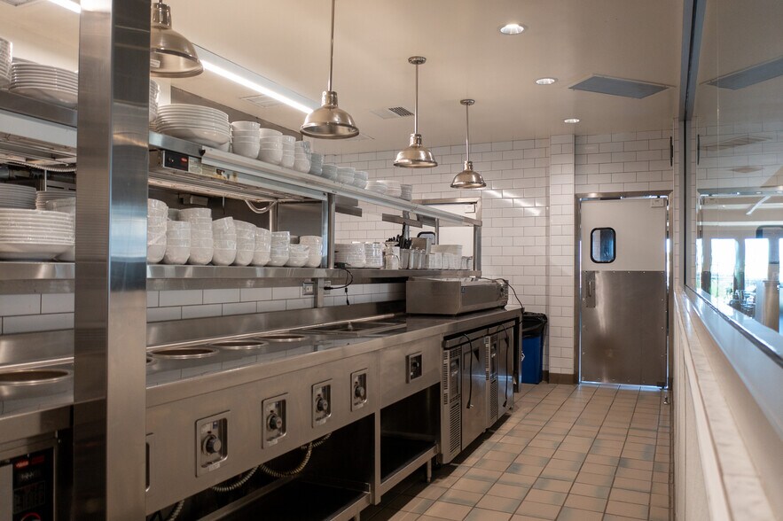 More Photos Of 74225 Highway 111, Palm Desert Restaurant For Lease