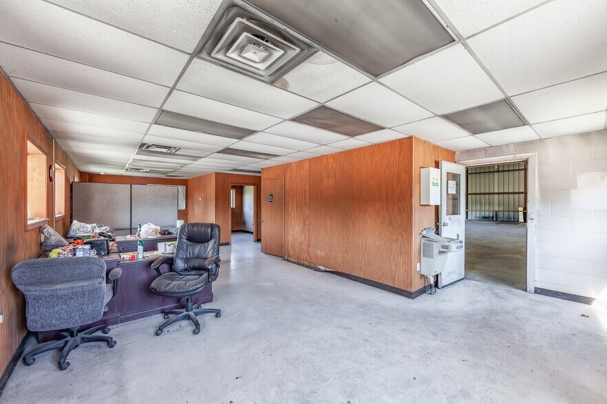 More Photos Of 823 Whitehall St, Jackson Warehouse For Sale