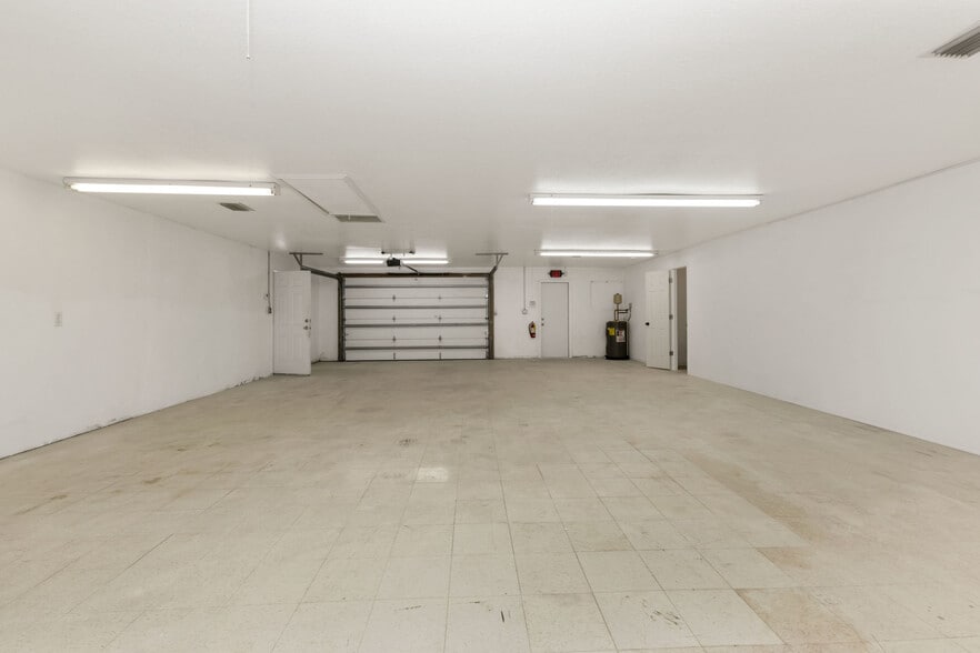 More Photos Of 23263 Harborview Rd, Port Charlotte Office For Sale