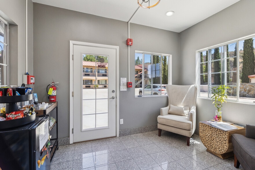 More Photos Of 5180 Jones St, Mariposa Hotel For Sale