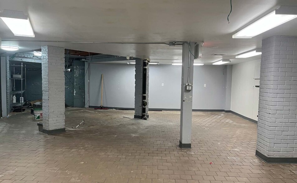 More Photos Of 519 Fulton St, Brooklyn Storefront For Lease
