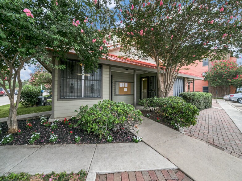 More Photos Of 7737 Skolout St, San Antonio Apartments For Sale