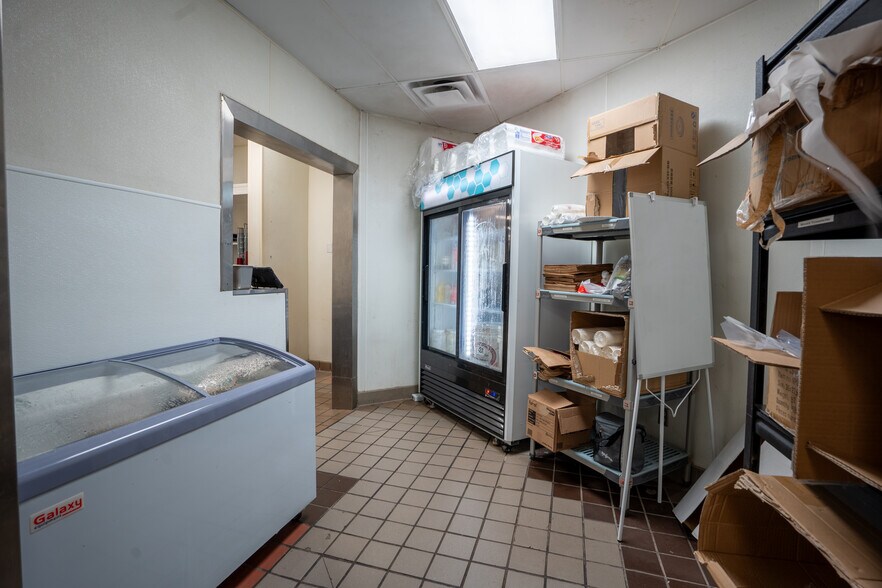 More Photos Of 4002 Spencer Hwy, Pasadena Restaurant For Lease