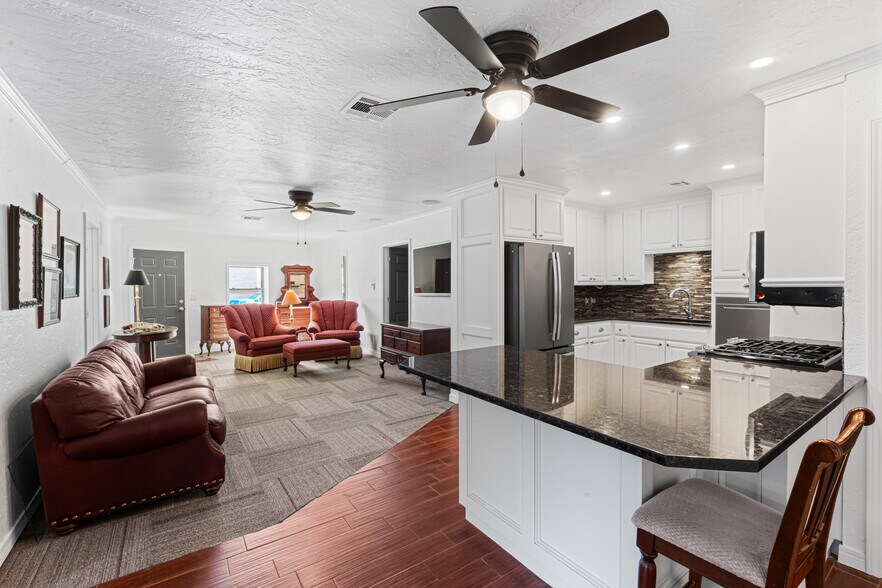 More Photos Of 410 W Harrison Ave, Guthrie Freestanding For Sale