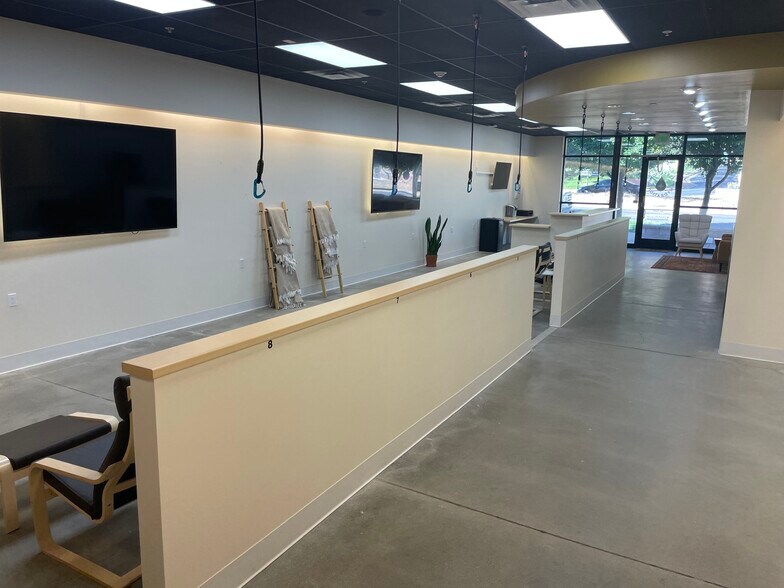 More Photos Of 180 S Union Blvd, Lakewood Storefront For Lease