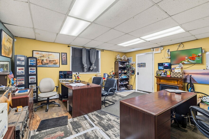More Photos Of 6 Roberta Ave, Collingdale Warehouse For Sale
