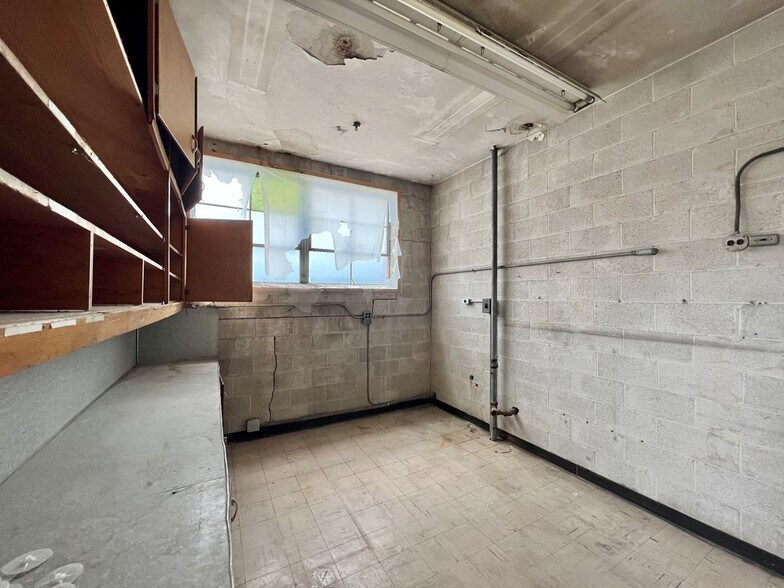 More Photos Of 521 S Market St, Galion Manufacturing For Sale