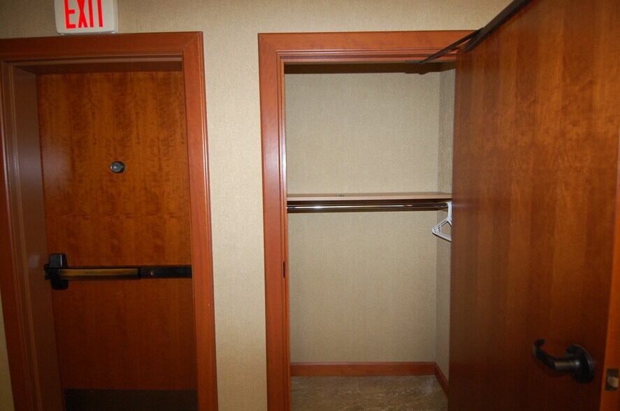 More Photos Of 640 Highway 1 W, Iowa City Office For Sale