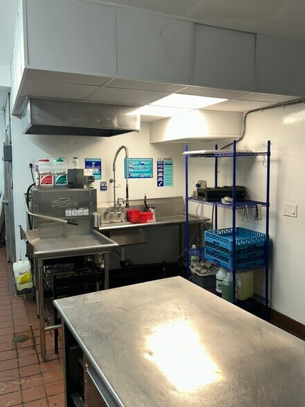 More Photos Of 3015 Ocean Front Walk, Venice Restaurant For Lease