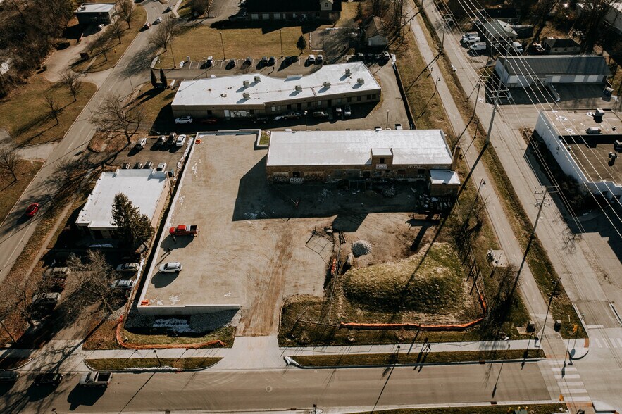 More Photos Of 229 W 1st St, Bloomington Restaurant For Lease