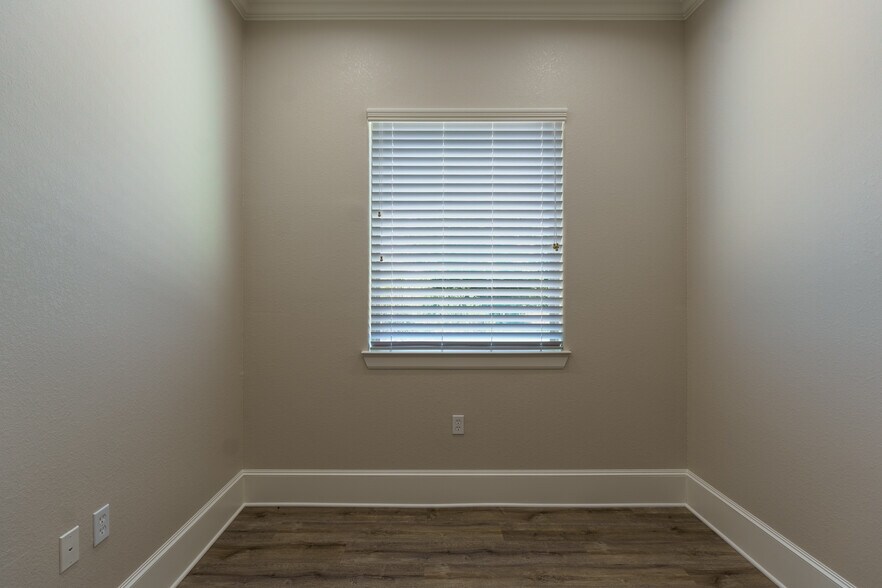 More Photos Of 19539 Champion Forest Dr, Spring Medical For Sale