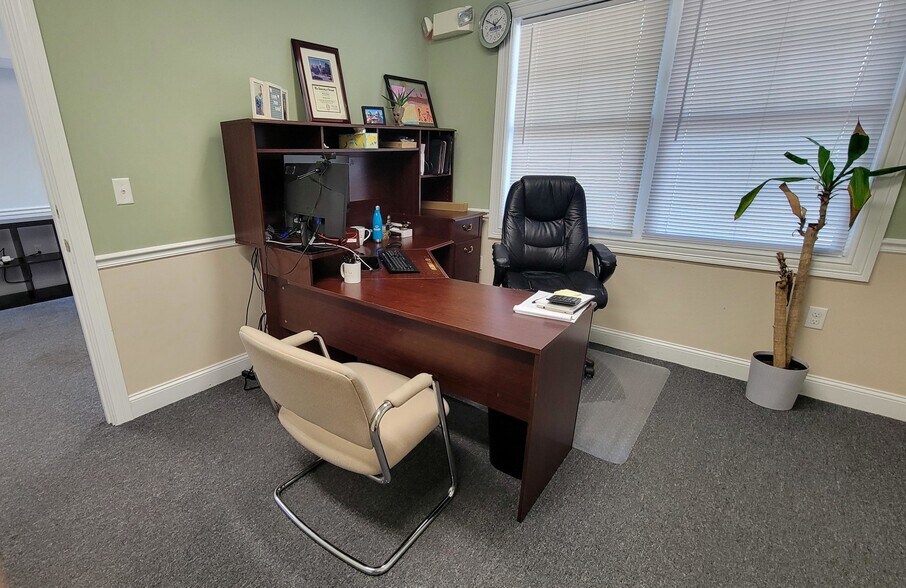 More Photos Of 3 Patriot Dr, Dover Office For Sale