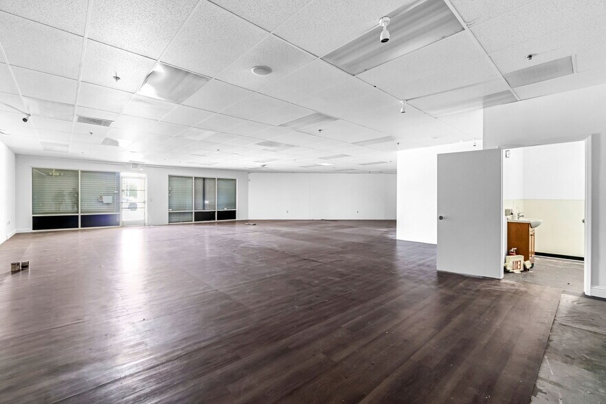 More Photos Of 5348-5374 N Spruce Ave, Fresno Freestanding For Lease