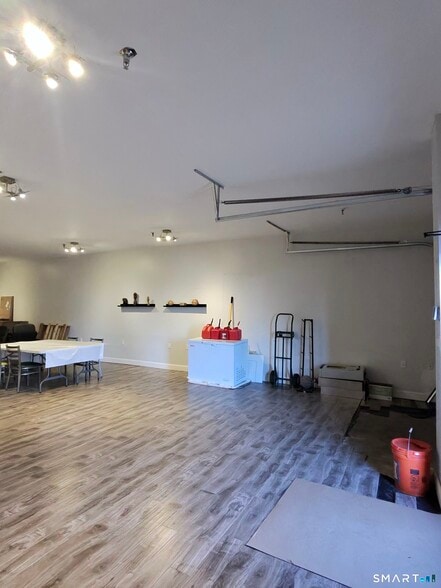 More Photos Of 400 Chapel Rd, South Windsor Light Manufacturing For Sale