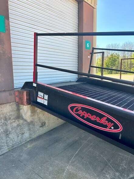 More Photos Of 8101 N State Line Ave, Texarkana Distribution For Lease