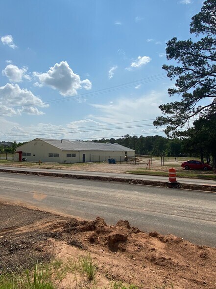 More Photos Of 1603 Industrial Blvd, Kilgore Unknown For Lease