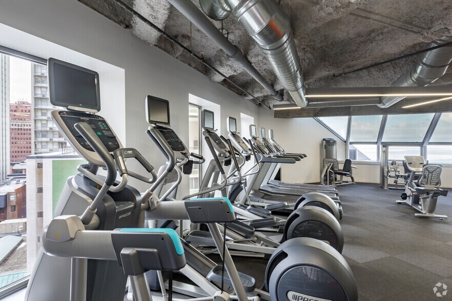 More Photos Of 980 N Michigan Ave, Chicago Office Residential For Lease