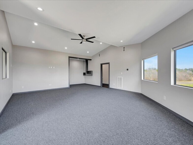 More Photos Of 9778 N US Highway 59, Nacogdoches Research And Development For Sale