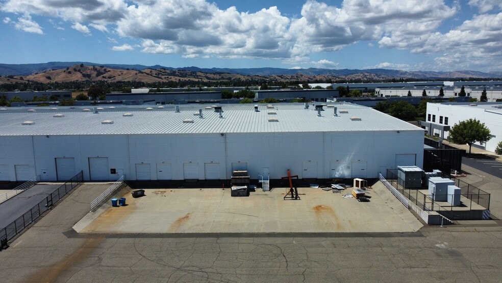 More Photos Of 2141 Icon Way, Vacaville Warehouse For Lease