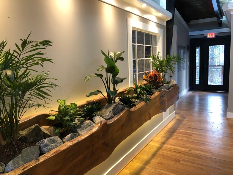 More Photos Of 5801 NE Roswell Rd, Atlanta Freestanding For Lease