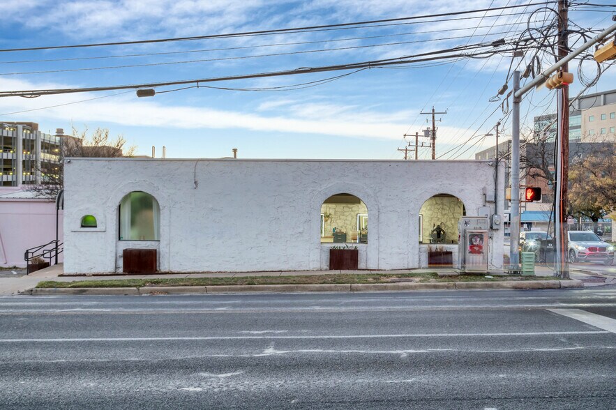 Primary Photo Of 1001 W 34th St, Austin Freestanding For Lease