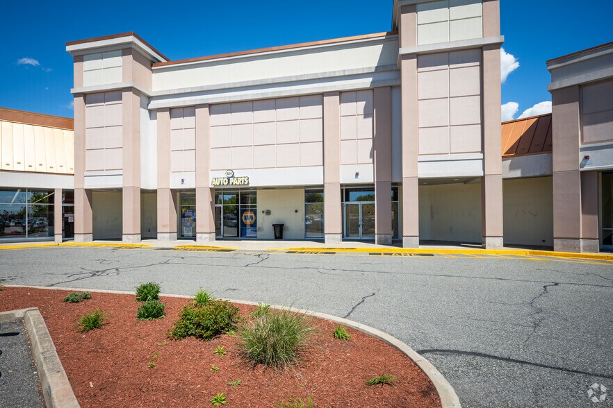 More Photos Of 1925 Pawtucket Ave, East Providence General Retail For Lease