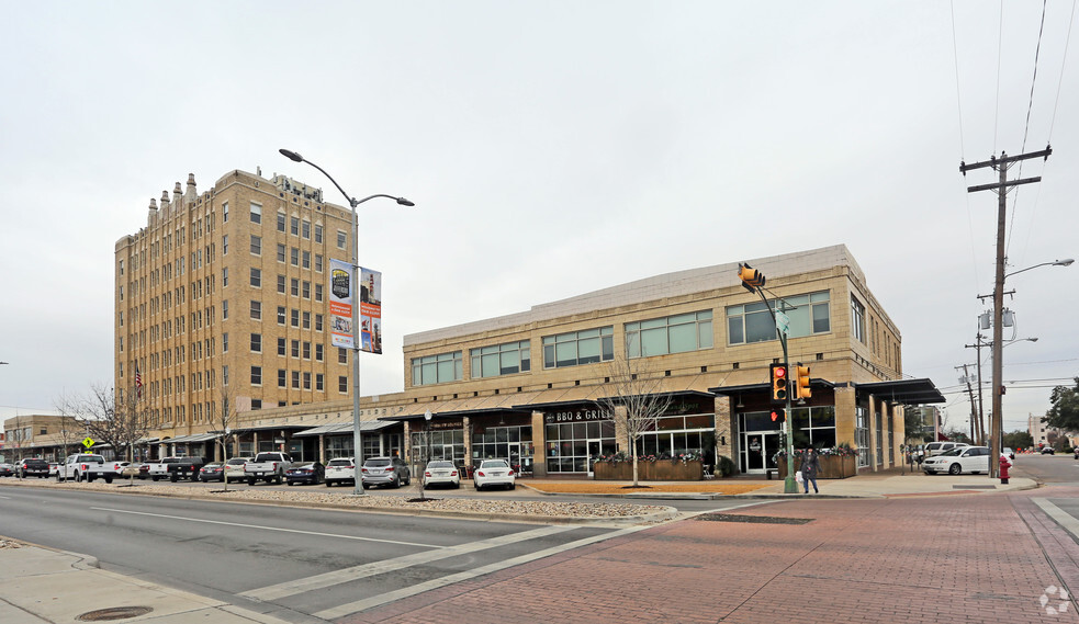 Primary Photo Of 309-383 W Jefferson Blvd, Dallas Restaurant For Lease