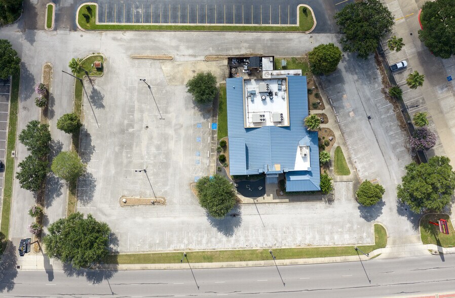 More Photos Of 4904 N Navarro St, Victoria Restaurant For Sale