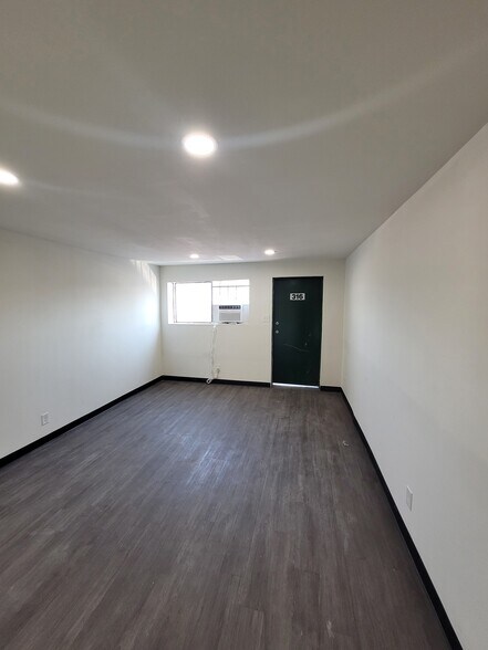 More Photos Of 11450 Bissonnet St, Houston Warehouse For Lease