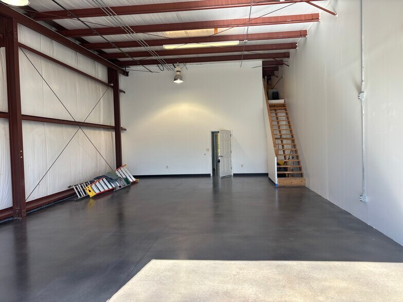 More Photos Of 5010 B U Bowman Dr, Buford Flex For Lease