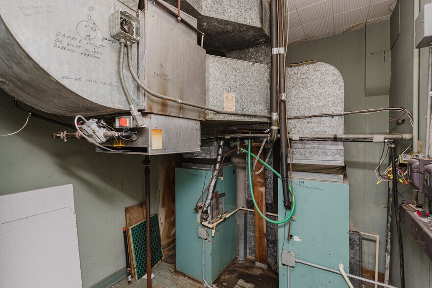 More Photos Of 724 N Main St, Newton Storefront For Sale