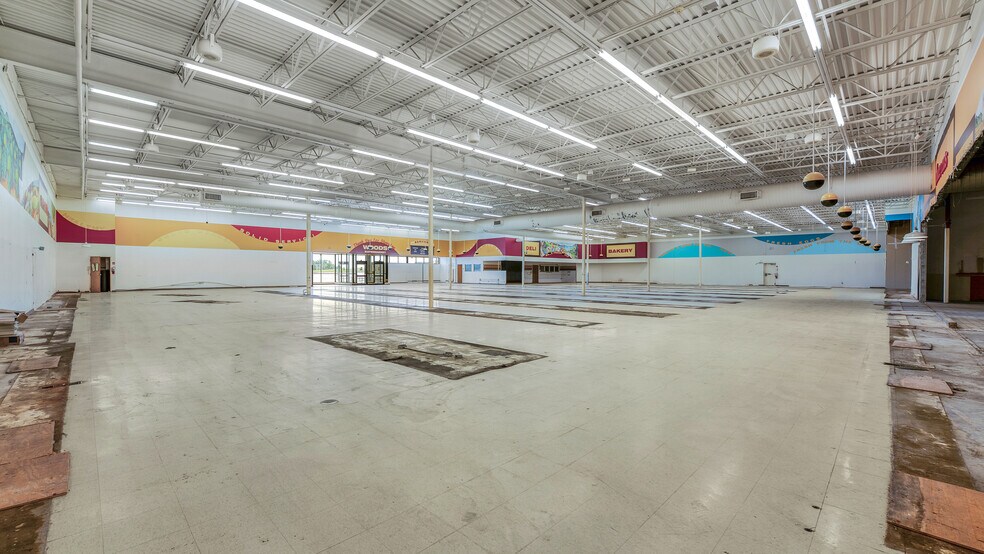 More Photos Of 8845 N State Highway 5, Camdenton Freestanding For Sale