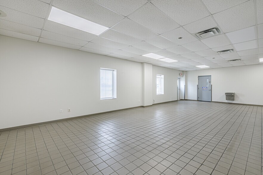 More Photos Of 1715 W Commerce Dr, Marshall Service For Sale