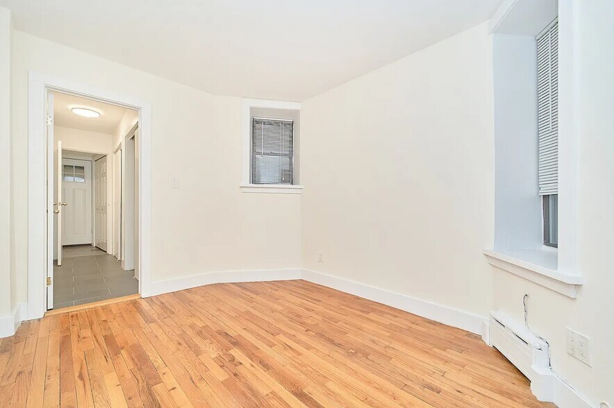 More Photos Of 239 W 20th St, New York Apartments For Sale
