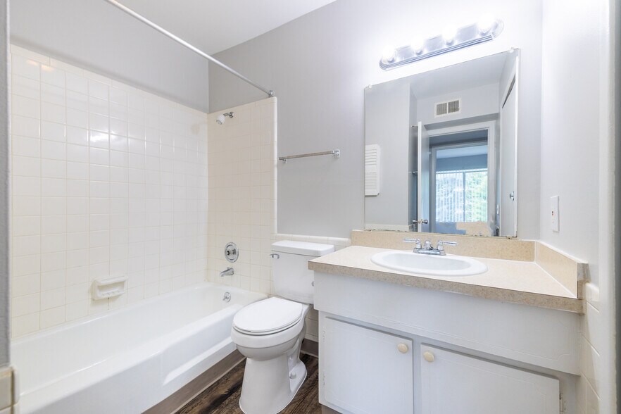 More Photos Of 3651 Balfour Ct, Flint Multifamily For Sale