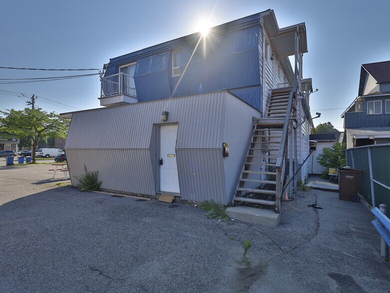 More Photos Of 859 Rue De La Vérendrye, Trois-Rivières General Retail For Sale