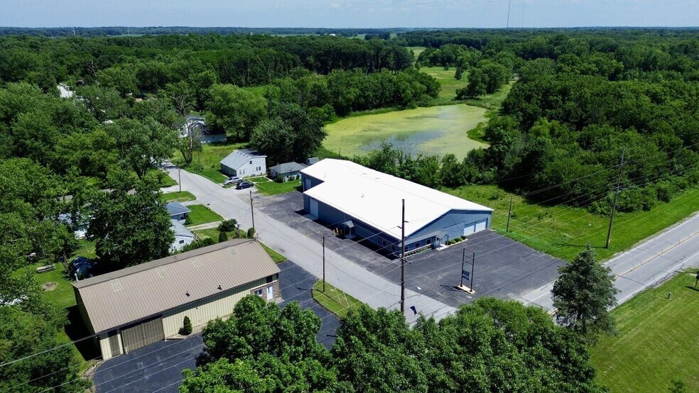 More Photos Of 13501 Morse St, Cedar Lake Industrial For Lease