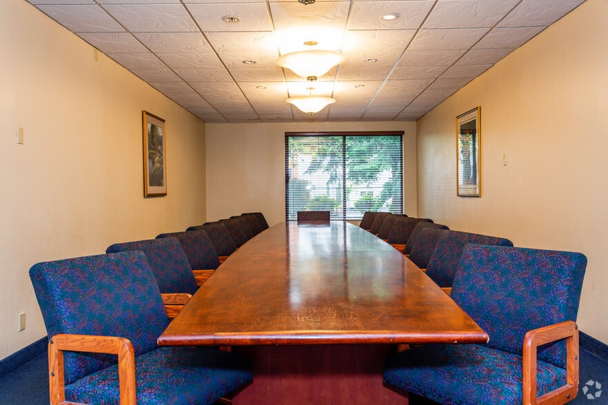 More Photos Of 11707 NE Airport Way, Portland Hotel For Lease