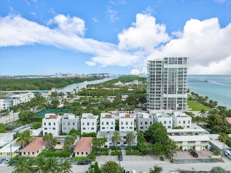 More Photos Of 333 Walnut St, Hollywood Hotel For Sale