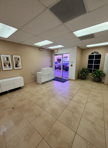 More Photos Of 3815 NW 125th St, Opa Locka Showroom For Lease