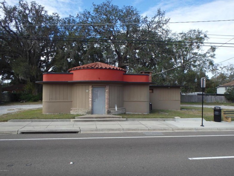 Primary Photo Of 7636 N Main St, Jacksonville Bar For Sale