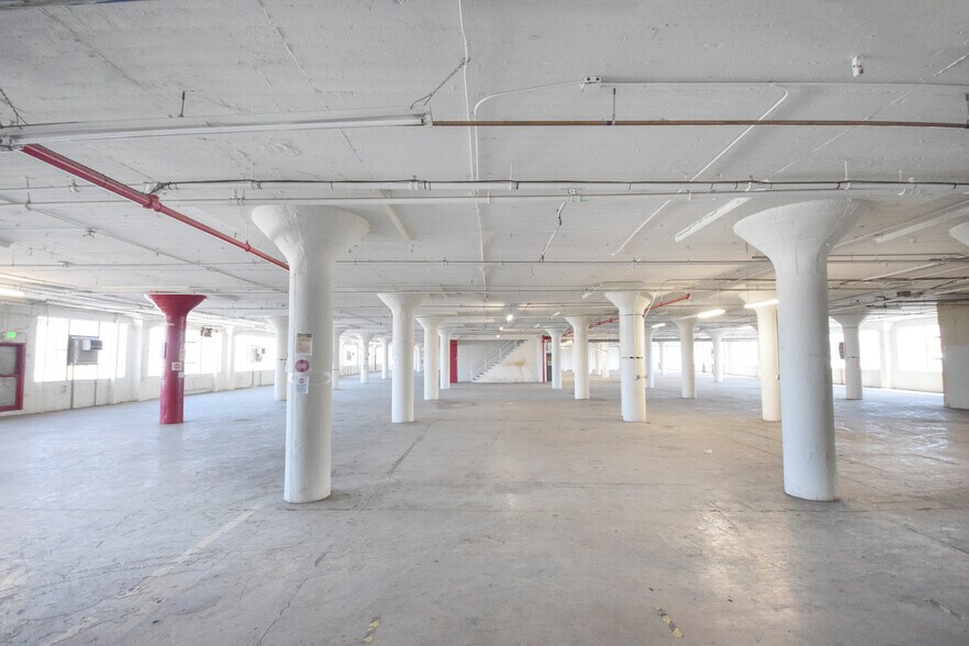 More Photos Of 2155 E 7th St, Los Angeles Manufacturing For Lease