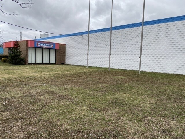 More Photos Of 14021 E 10 Mile Rd, Warren Service For Sale