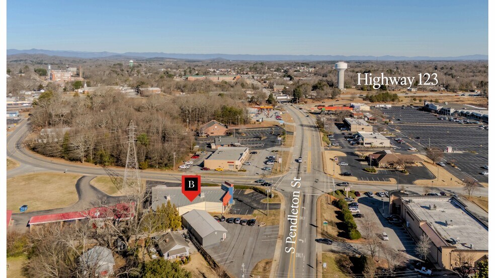 More Photos Of 1088 S Pendleton St, Easley Freestanding For Lease