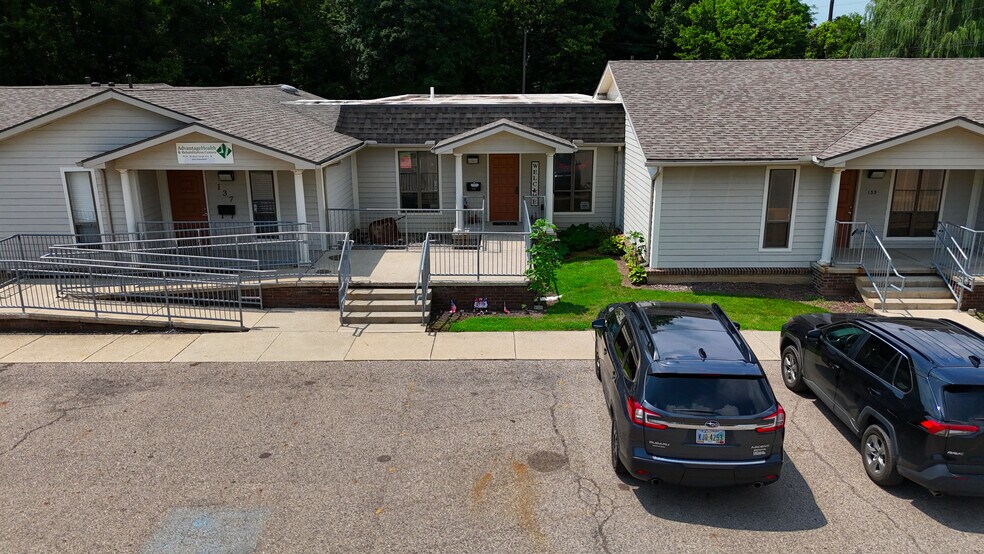 More Photos Of 131 Lewis Ave, Circleville Office For Sale