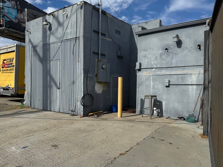 More Photos Of 4920 W Pico Blvd, Los Angeles Light Manufacturing For Lease