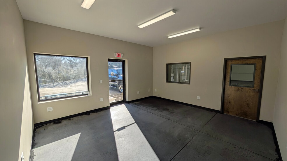 More Photos Of 3580 Buford Hwy, Duluth Light Distribution For Lease